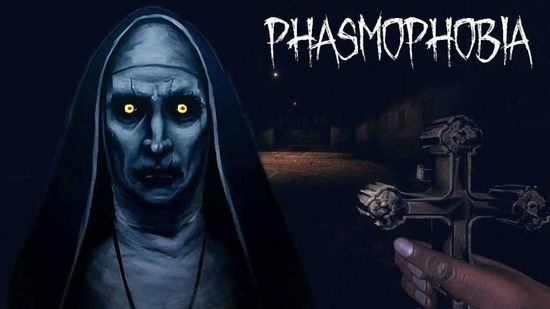 Phasmophobia Crossplay